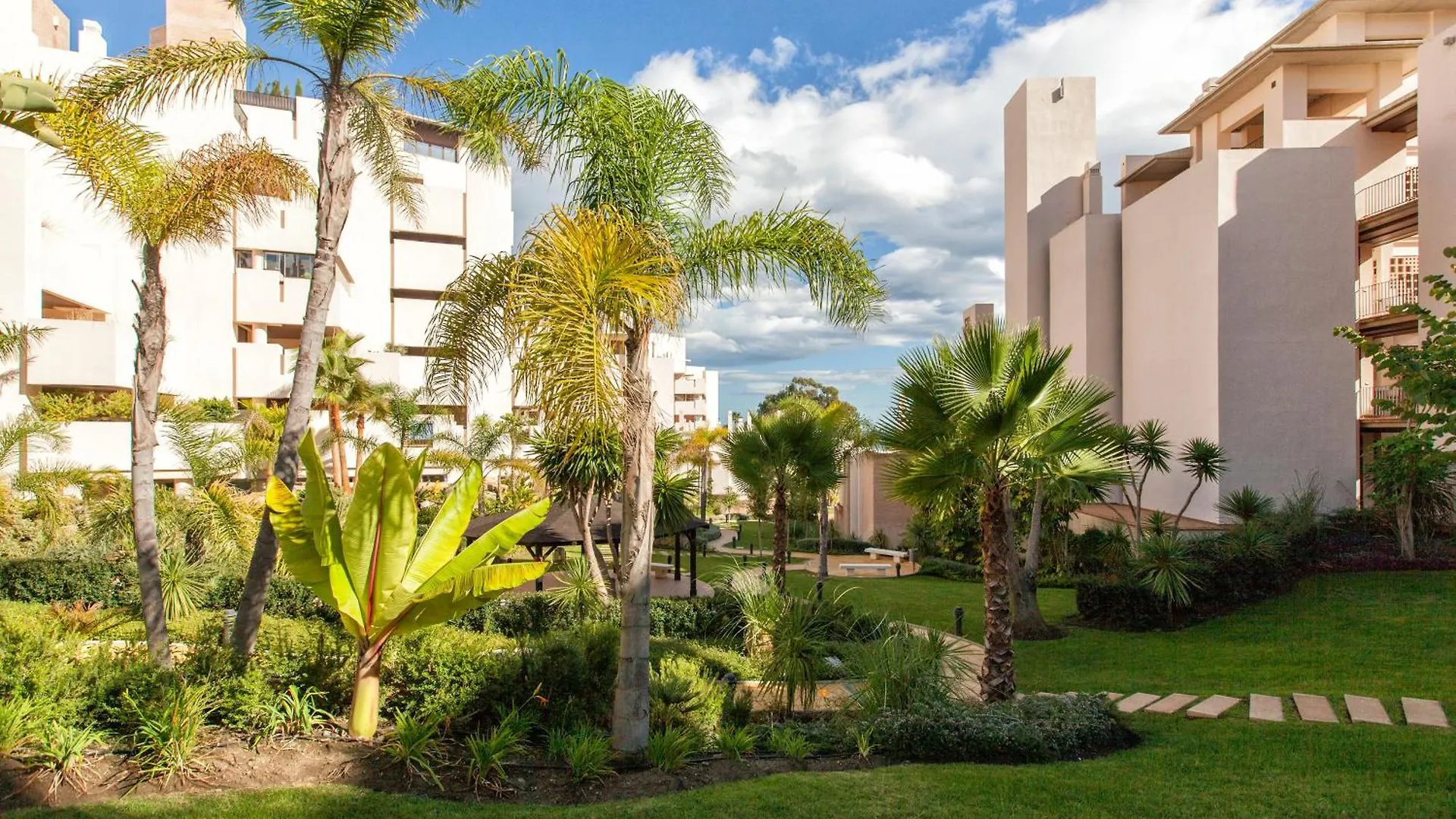 Fantástico apartamento en primera línea de playa Estepona