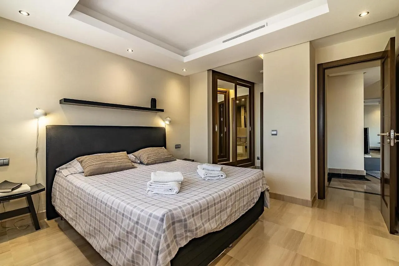 Fantástico apartamento en primera línea de playa Estepona
