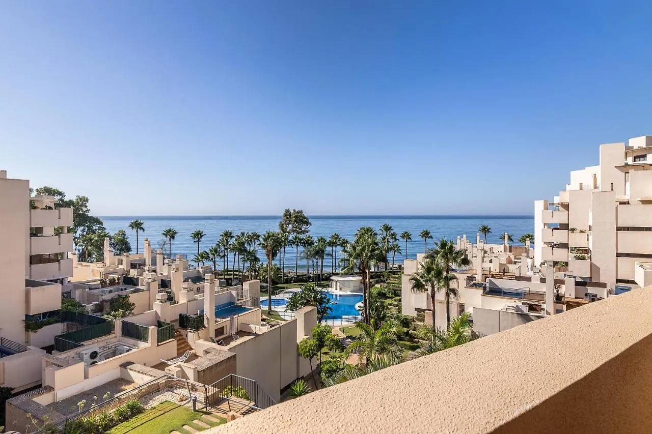 Fantástico apartamento en primera línea de playa Estepona