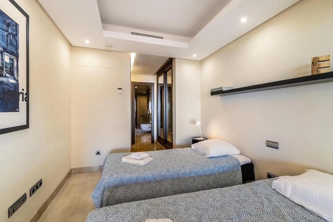 Fantástico apartamento en primera línea de playa Estepona